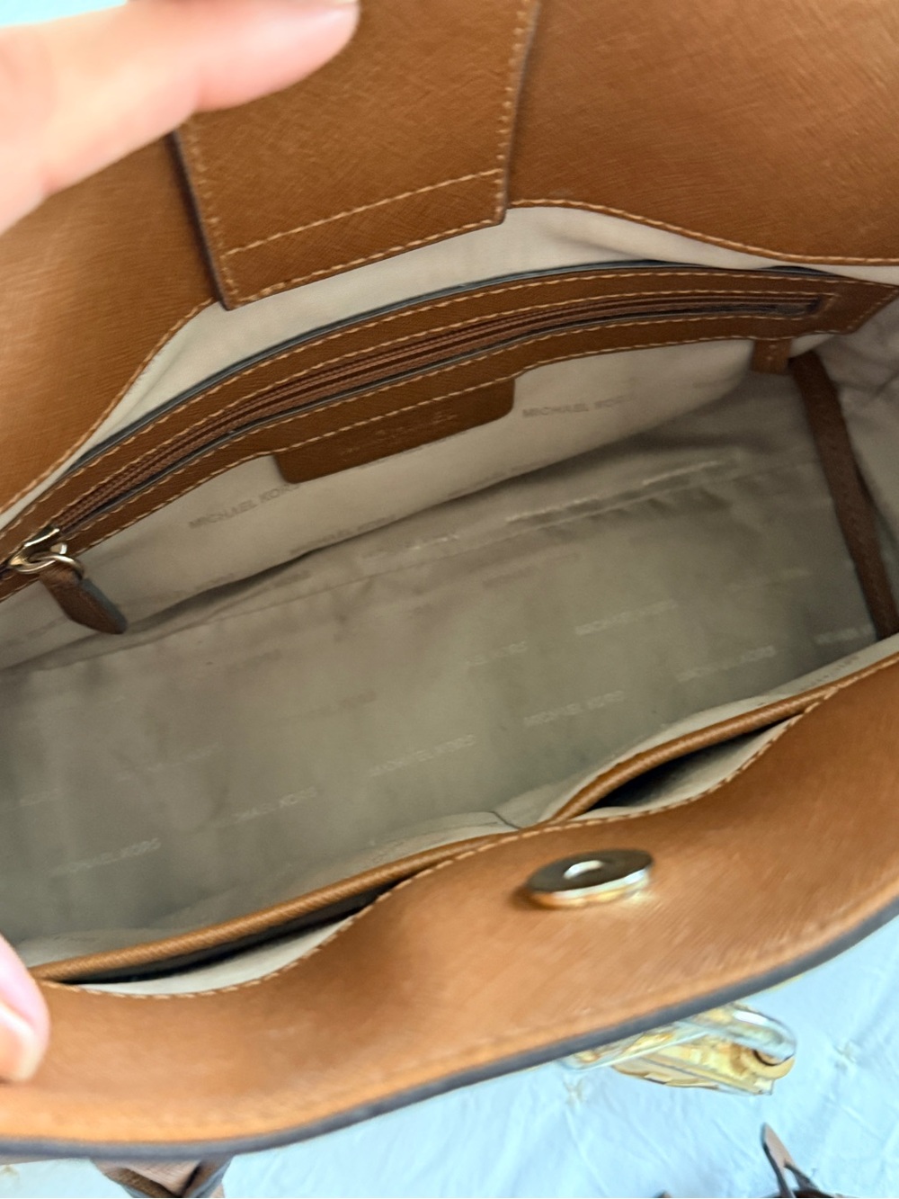 Michael Kors East West Hamilton Saffiano Leather bag - Picture 6 of 12